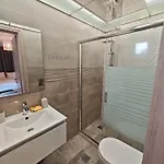 Themistokleous 102 Roof House Apartmán *