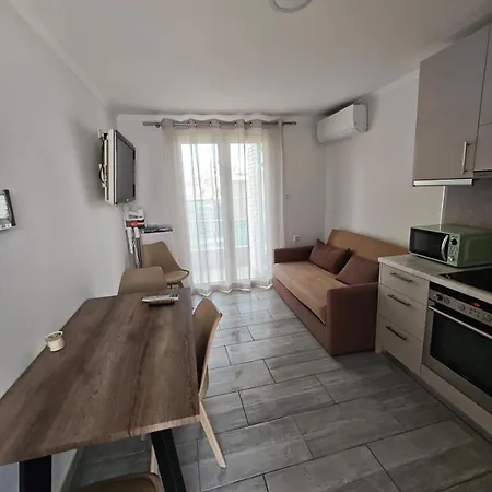 Themistokleous 102 Roof House
