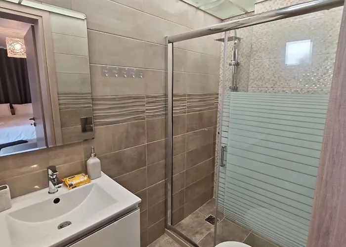 Themistokleous 102 Roof House Apartment *