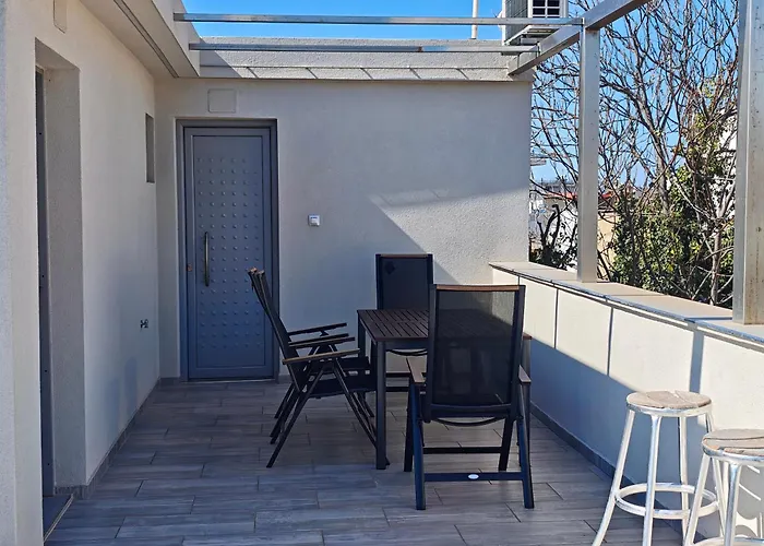 Themistokleous 102 Roof House * Patras